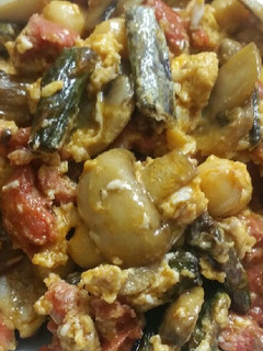 Una foto de Revuelto de verduras con chorizo