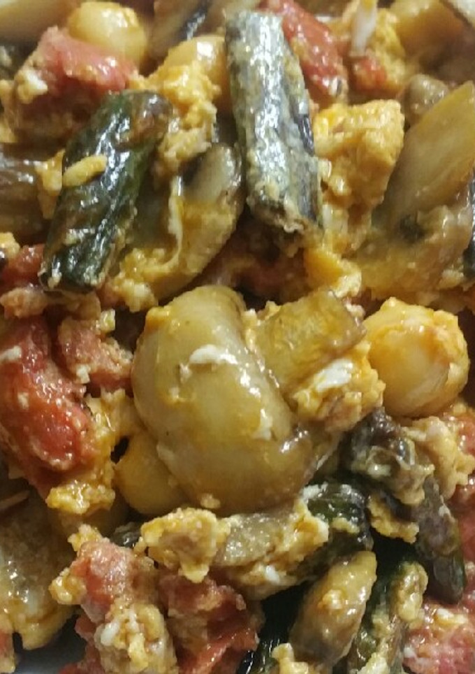 Una foto de Revuelto de verduras con chorizo