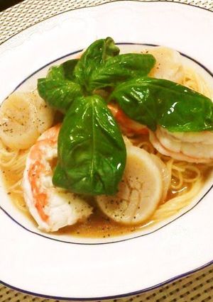 A picture of Chilled Tomato Pasta with Shrimp & Scallops.