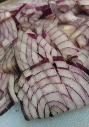 A picture of How to: Cutting an onion.