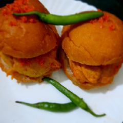 A picture of Vada pav.