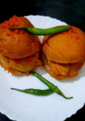 A picture of Vada pav.