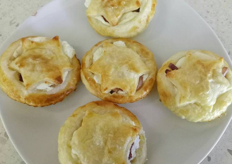 Goat's cheese and caramelised balsamic onion mini pies π