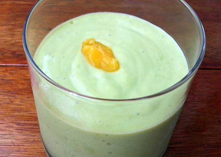 Steps to Make Avocado Smoothies With Lemon Curd in 15 Minutes for Young Wife