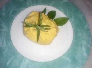 Una foto de Puré de camote morado