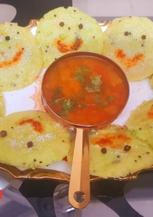A picture of Green peas emoji idli.