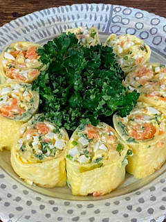 A picture of Salmon and Egg Roll.
