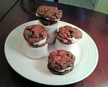 Ultimate Serving Recipe Chocolate Sandwich Cookies with Peppermint Cream Filling Very Delicious