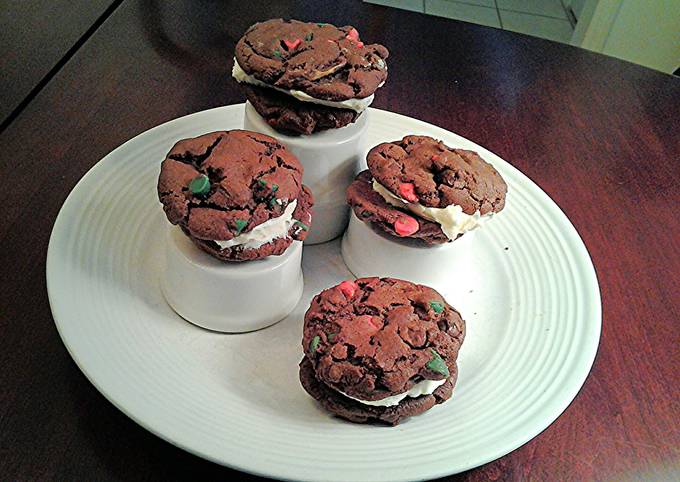 Chocolate Sandwich Cookies with Peppermint Cream Filling
