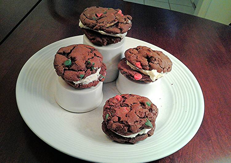 How to Prepare Super Quick Homemade Chocolate Sandwich Cookies with Peppermint Cream Filling