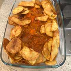 Una foto de Bifes a la Criolla con papas a la española