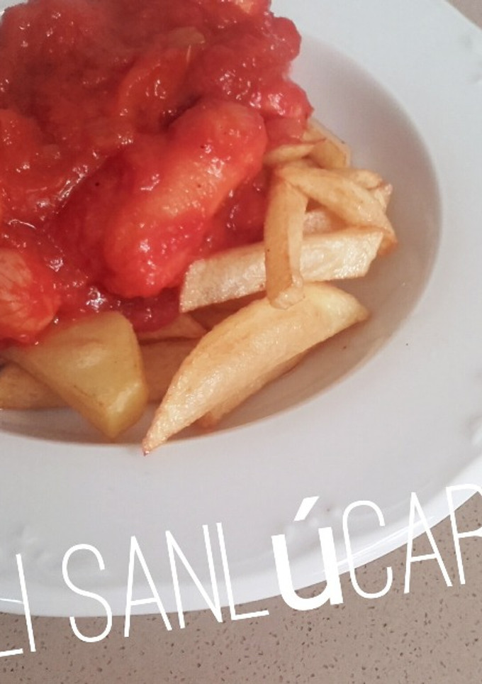 Una foto de Salchichas de pollo en tomate