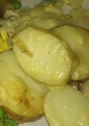A picture of Yummy scrummy garlicky potato bake.