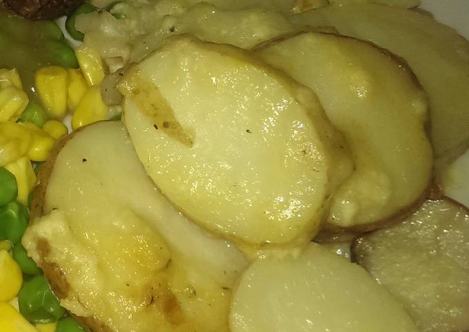 Yummy scrummy garlicky potato bake