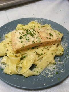 A picture of Salmon Alfredo.