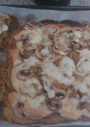 Una foto de Pizza🍕con base de coliflor