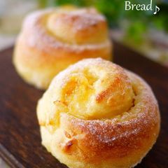 Orange Cheese Cream Bread Rolls A picture of Orange Cheese Cream Bread Rolls.