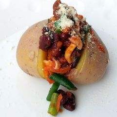 A picture of Baked Potato With Spicy Beans And Vegetable.