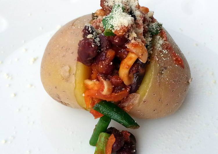 How to Cook Perfect Baked Potato With Spicy Beans And Vegetable