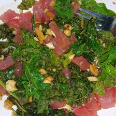 A picture of Raw Tuna Kale Teriyaki Sesame Salade with Cashews.