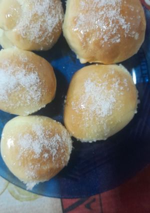 Una foto de Pan de leche condensada y coco rallado