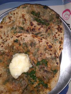 पालक का पराठा (palak ka paratha recipe in Hindi) रेसिपी मुख्य फोटो