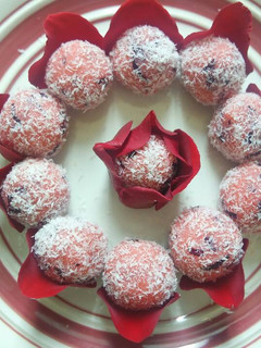 A picture of Rose-Coconut Ladoo.