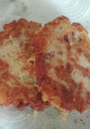 A picture of Fried Potato pattys.