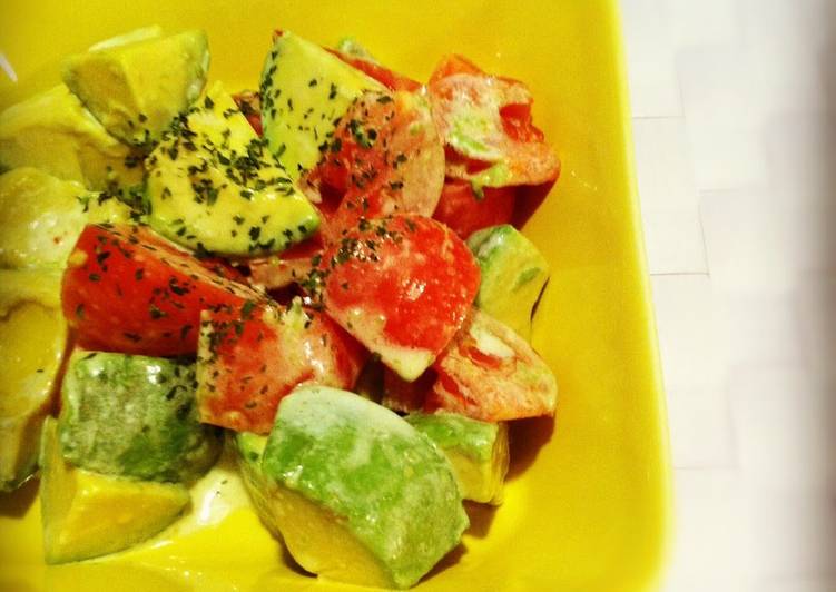 Steps to Make Quick Avocado and Tomato Salad with Sweet Chili Mayonnaise Dressing