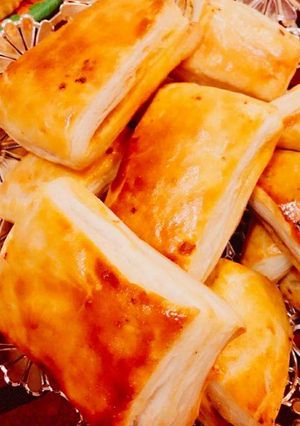 A picture of Chicken Puffs.