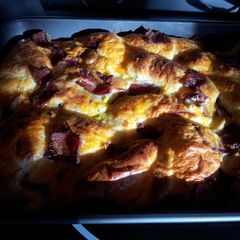 A picture of Easy Family Sized Bacon & Egg Breakfast.