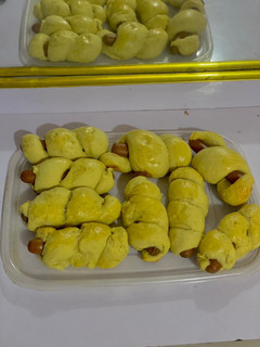 A picture of Sausage bread roll.