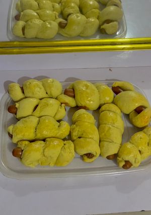 A picture of Sausage bread roll.