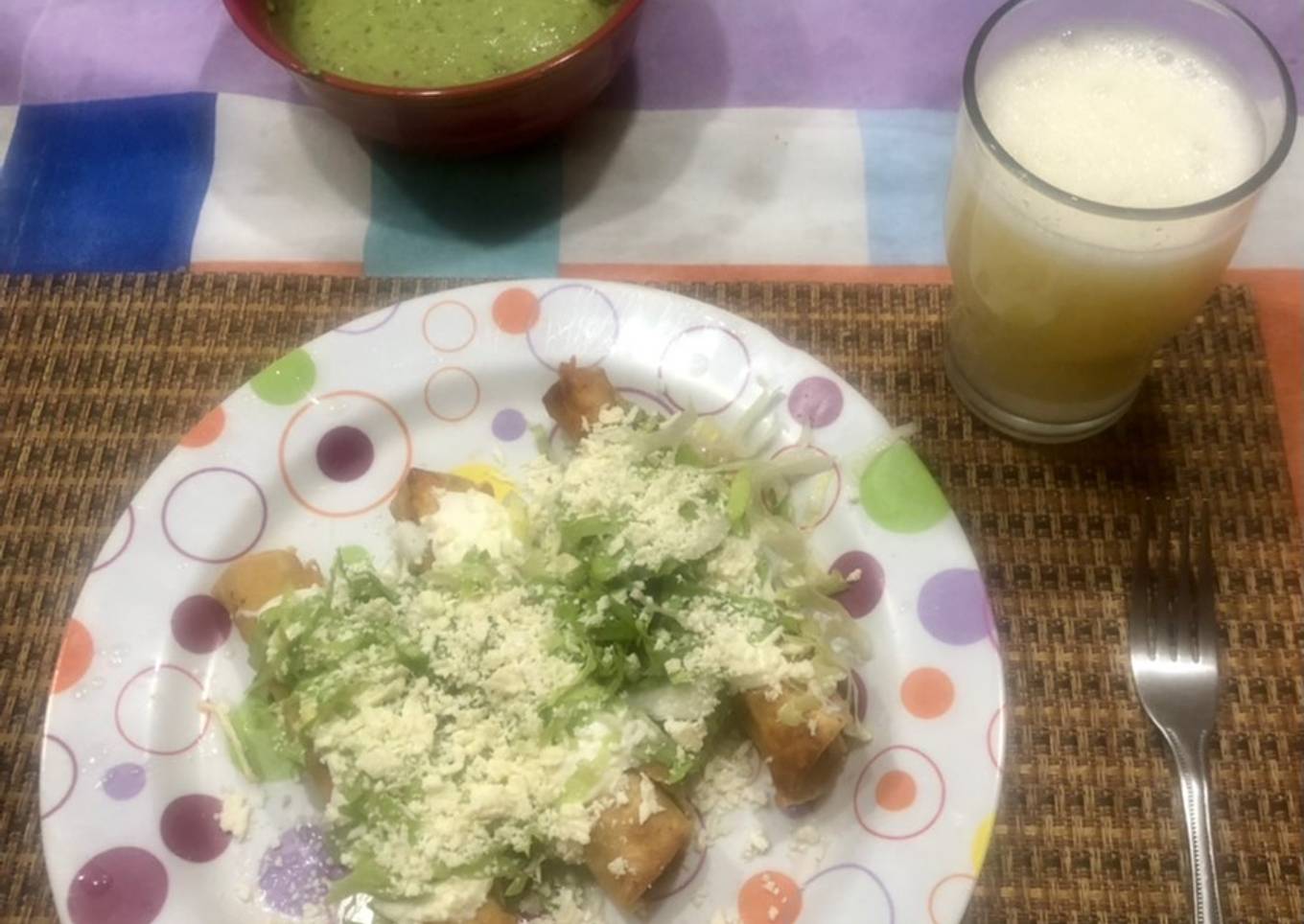 Tacos dorados de pollo