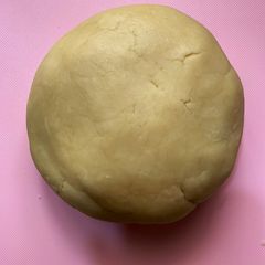 A picture of Easy flaky Butter Pie crust dough (for apple pie, banana pie, chicken pie).