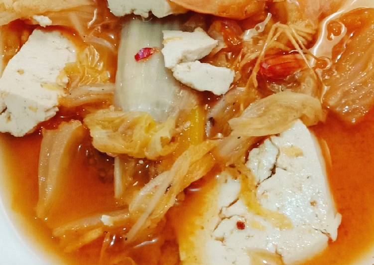 Langkah Mudah untuk Menyiapkan Soup Tahu Udang Kimchi Home made yang Enak