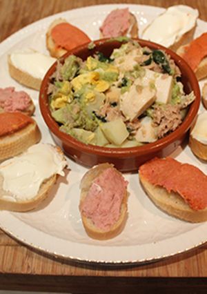 Foto principal de Ensalada de atún con rebanadas
