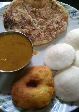 A picture of Idli, Sambhar, Vada, Uttapam.
