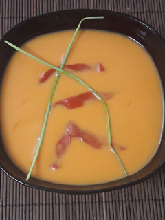Una foto de Salmorejo de pimientos del piquillo