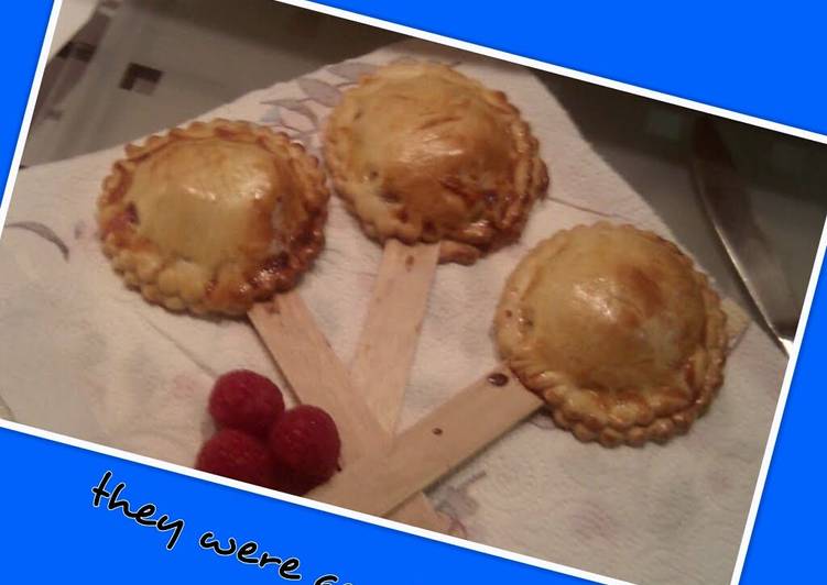 How to Make &#39;V&#39; Raspberry Apple Pie Pops in 28 Minutes for Young Wife