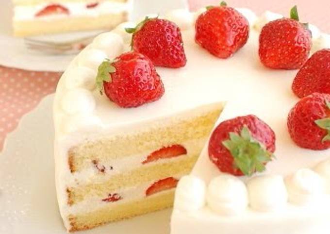 Indulgent Creamy Strawberry Shortcake