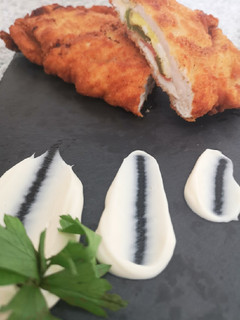 Una foto de Cachopo andaluz, nuestro serranito