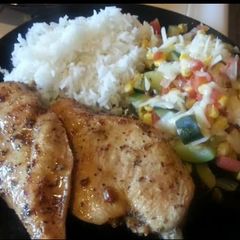 A picture of Grilled chicken with calabasitas and white rice.