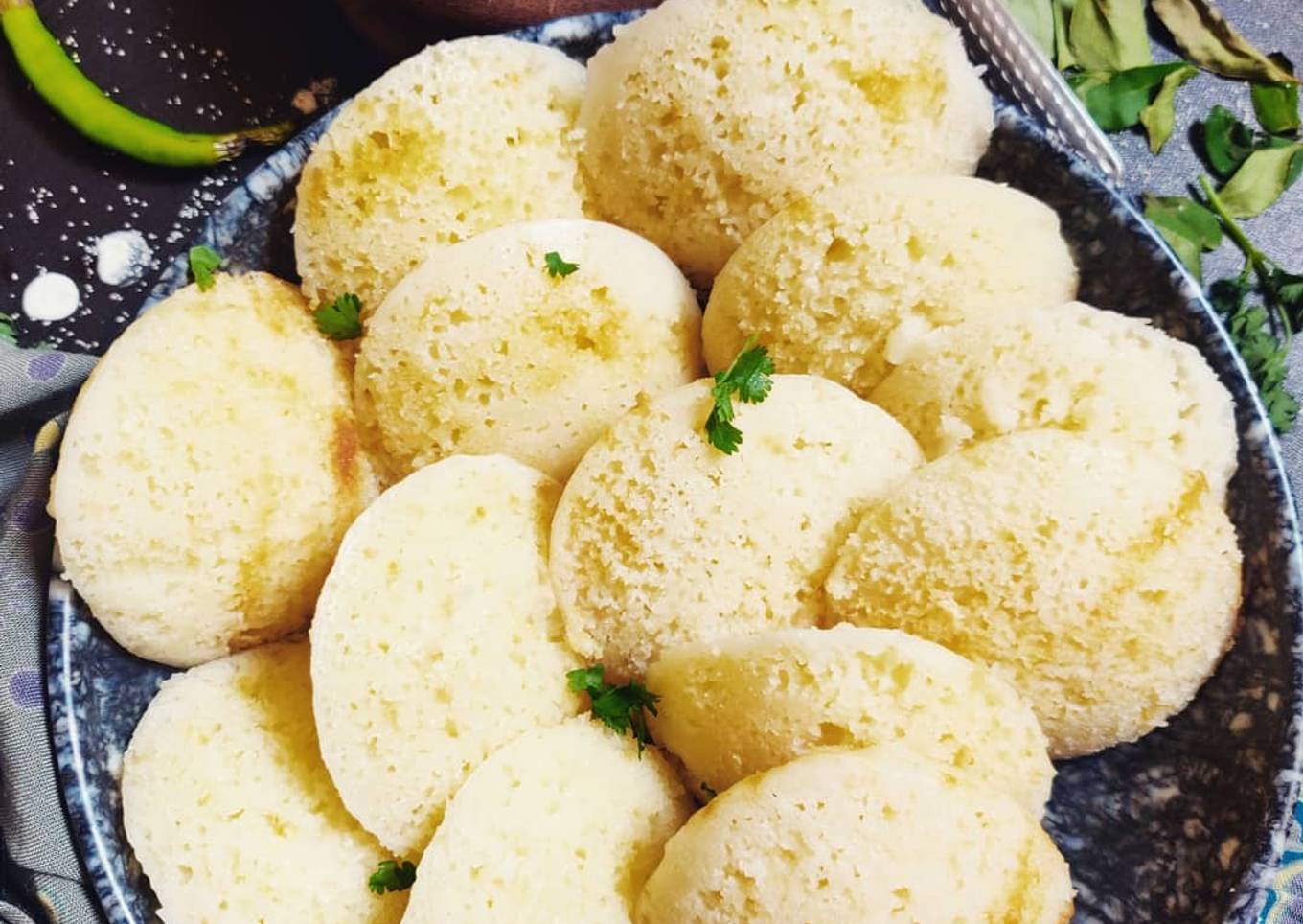 Instant Rava idli with Coconut chutney
