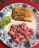 Salmón con cebolla y Ensalada Rusa