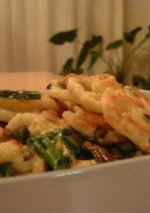 A picture of Gyoza-style Udon Noodles.