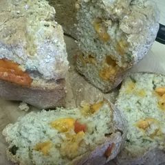 A picture of Cheese and tomato soda bread.