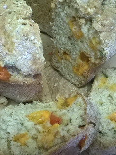 A picture of Cheese and tomato soda bread.
