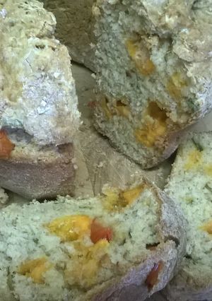 A picture of Cheese and tomato soda bread.