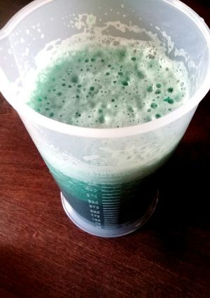 Una foto de Batido de manzana y spirulina